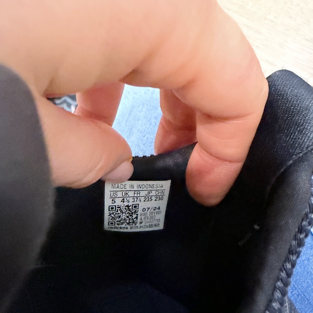 Adidas Kids Sneakers in Red and Black - Picture 9 of 11